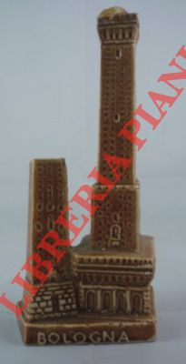 - - Bottigliette liquore a forma delle 'Due Torri'.