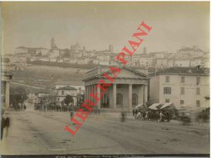 Fotografia dell'Emilia  - - Bergamo. Panorama, con animazione e banchetti.