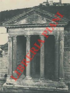 - - Tempietto sul Clitumno (Umbria).