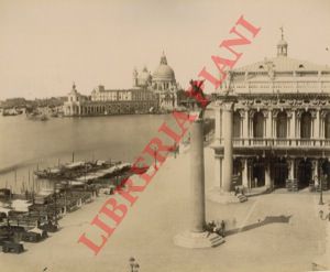 - - Venezia: Chiesa della Salute vista da Piazza S. Marco.