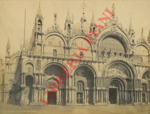 - - Venezia: Chiesa S. Marco, dall'orologio.