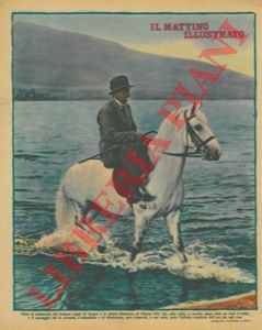 - - Tutta la maliconia del dramma regale di Spagna  in questa istantanea di Alfonso XIII, che, solo, triste, a cavallo, passa sotto un cielo d'esilio, e il paesaggio che lo circonda, d'abbandono e di desolazione, pare rispecchi, a sua volta, tutto l'infinito sconforto dell'ora che egli vive.