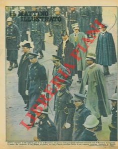 - - Dietro il feretro di Re Alberto, per le vie di Bruxelles, nel giorno delle estreme onoranze. Il nuovo Re Leopoldo III del Belgio, al centro, tra il fratello, principe Carlo e il cognato, principe Umberto di Savoia.