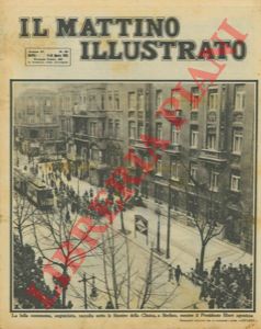 - - La folla commossa, angosciata, raccolta sotto le finestre della Clinica, a Berlino, mentre il Presidente Ebert agonizza.