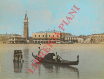 - - Venezia. Gondola in primo piano, Palazzo Ducale, ecc. dietro.
