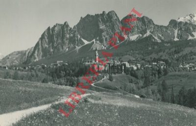 - - Cortina.