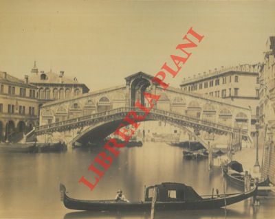 - - Venezia. Ponte di Rialto (gondola in primo piano).