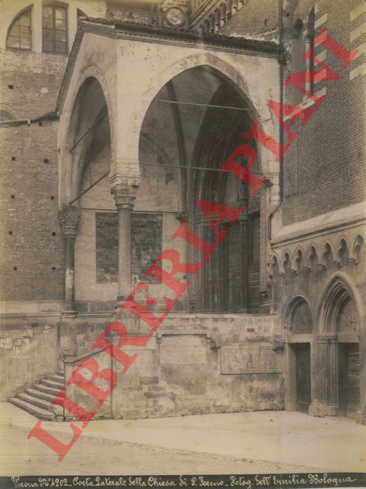 Fotog. dell'Emilia. Bologna (Poppi) - - Verona. Porta laterale della Chiesa di S. Fermo - Porta laterale del Duomo - Stalli della Sagrestia di S. Maria in Organo.