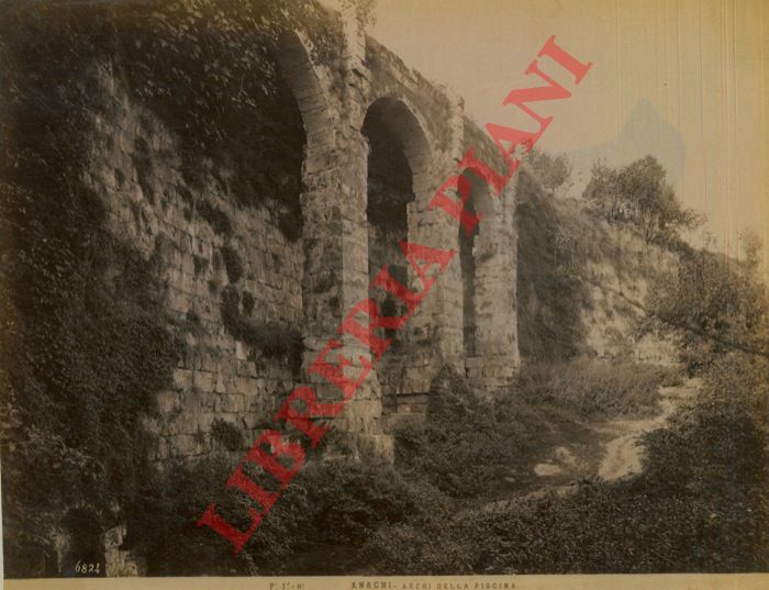 - - Anagni. Archi alla Piscina (due, differenti).