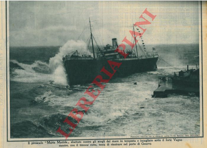 - - Il piroscafo 'Maria Matilde' sbattuto contro gli scogli dal mare in tempesta e incagliato sotto il forte Vagno mentre, con il timone rotto, tenta di rientrare nel porto di Genova.
