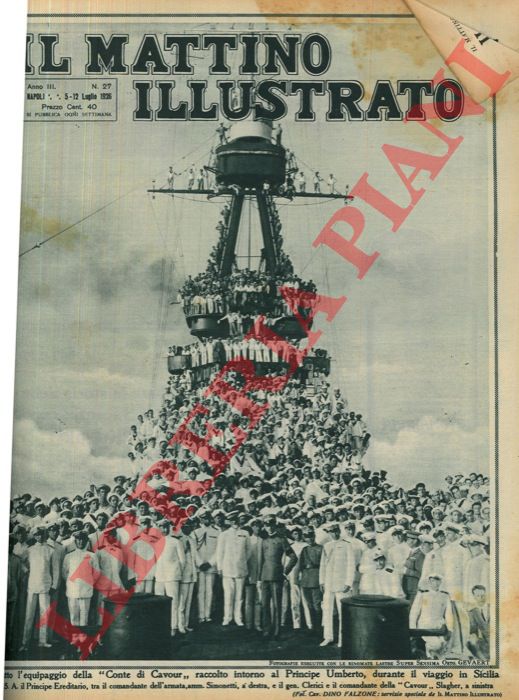- - Tutto l'equipaggio della 'Conte di Cavour' raccolto intorno al Principe Umberto, durante il viaggio in Sicilia.