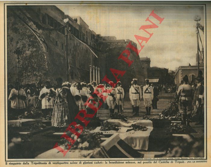 - - Il rimpatrio dalla Tripolitania di ventiquattro salme di gloriosi caduti: la benedizione solenne, sul pontile del Castello di Tripoli.