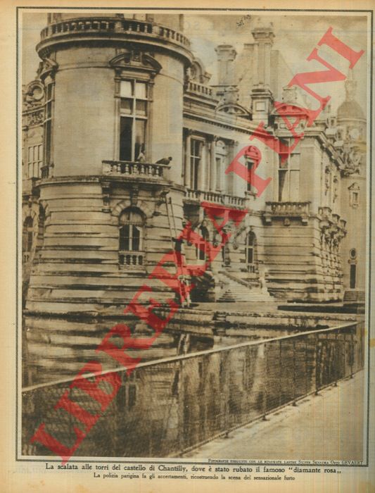 - - La scalata alle torri del castello di Chantilly, dove  stato rubato il famoso 'diamante rosa' . La polizia parigina fa gli accertamenti, ricostruendo la scena del sensazionale furto.