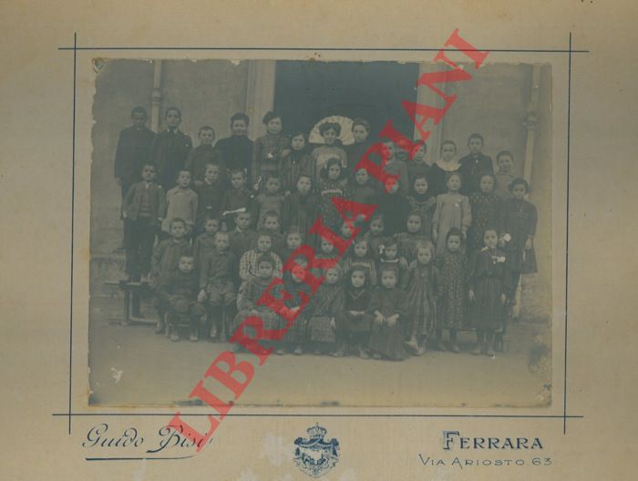 Guido Bisi. Ferrara - - Gruppo scolastico (45 tra alunni maschi e femmine ed insegnanti).