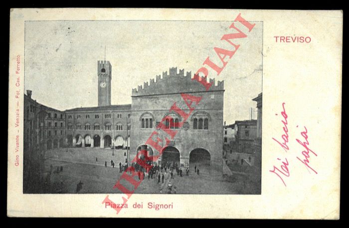 - - Treviso. Piazza dei Signori. Con animazione.