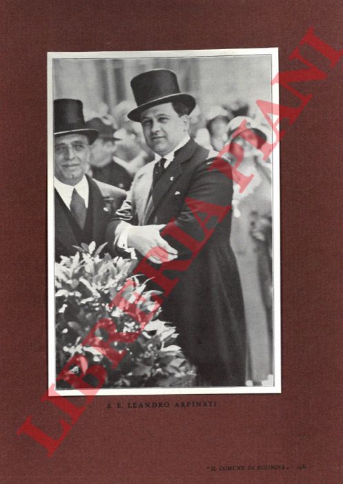 - - Leandro Arpinati, con cappello a cilindro.