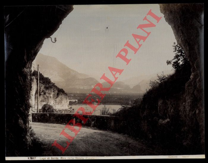 Sommer. Napoli - - Lago di Garda. Riva, dalla Strada Panale,