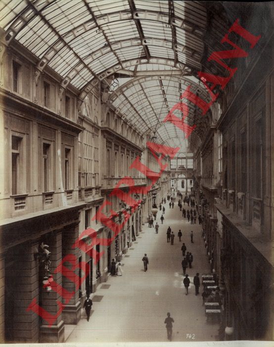 A. Noack. Genova - Fot.Sciutto. Genova - - Genova. Galleria Mazzini = R. Universit. Cortile. A. 1623 Arch. Bianco.