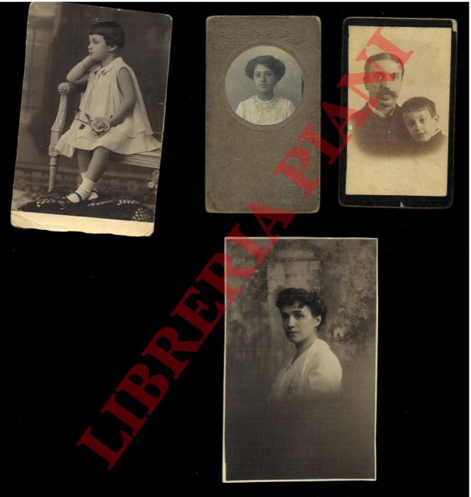 - - Foto singole o di piccoli gruppi famigliari.