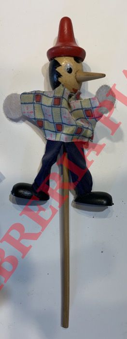 - - Pinocchio in legno e stoffa.
