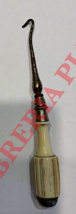 - - Utensile allaccia corsetti e/o stivali