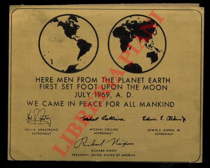 - - Messaggio del luglio 1969, lasciato sul suolo lunare.