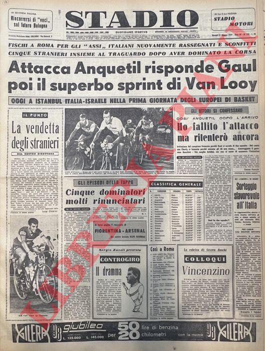 - - Attacca Anquetil risponde Gaul poi il superbo sprint di Van Looy. Fischi a Roma per gli 'assi' italiani nuovamente rassegnati e sconfitti. Cinque stranieri insieme al traguardo dopo aver dominato la corsa.