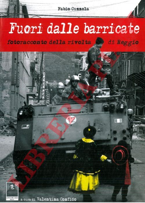 CUZZOLA Fabio - - Fuori dalle barricate. Fotoracconto della rivolta di Reggio.