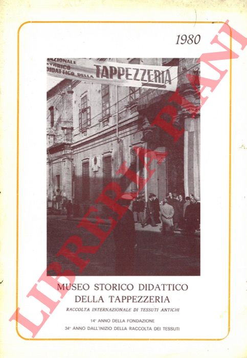 - - Museo storico didattico della tappezzeria. Raccolta internazionale di tessuti antichi.