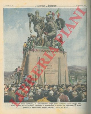 MOLINO W. - - A Trieste, tolta all'Italia, la cittadinanza circonda il monumento ai Caduti di trent'anni fa nella guerra di redenzione.